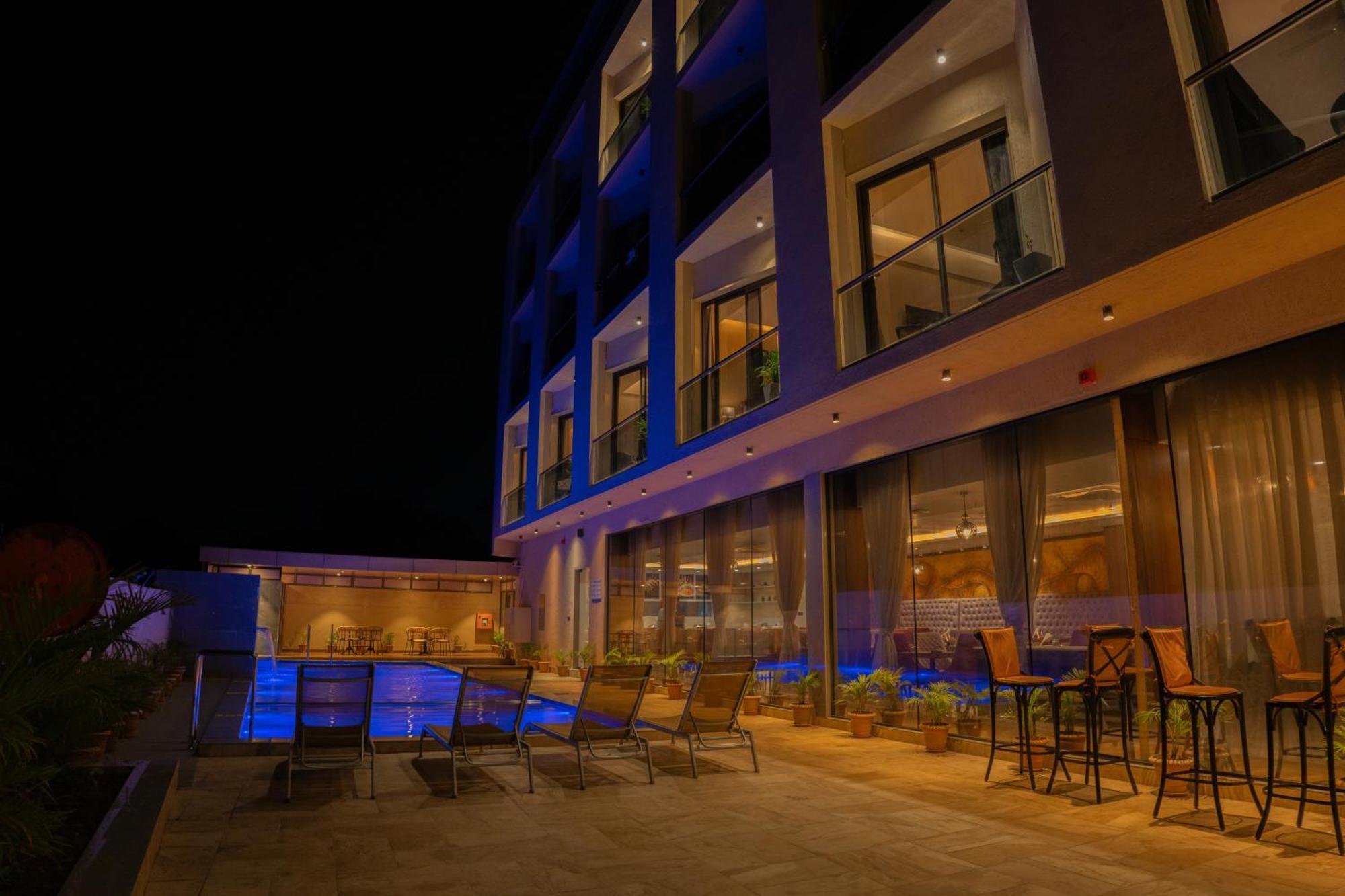 Pride Elite, Daman Hotel Exterior foto